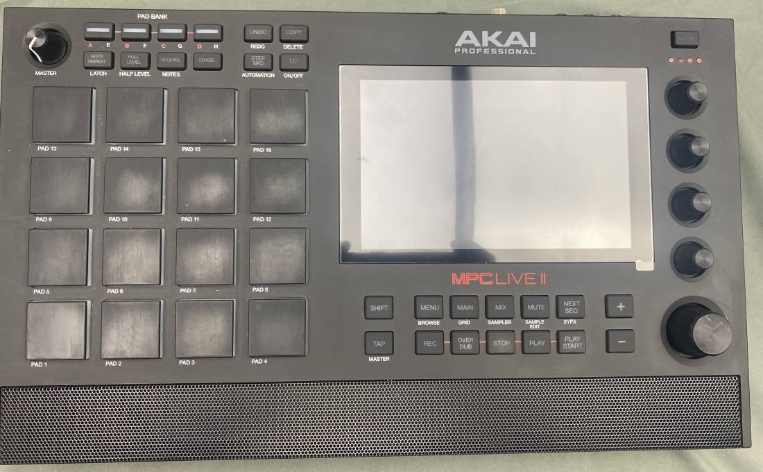 Gear Hunter | Akai - MPC LIVE II